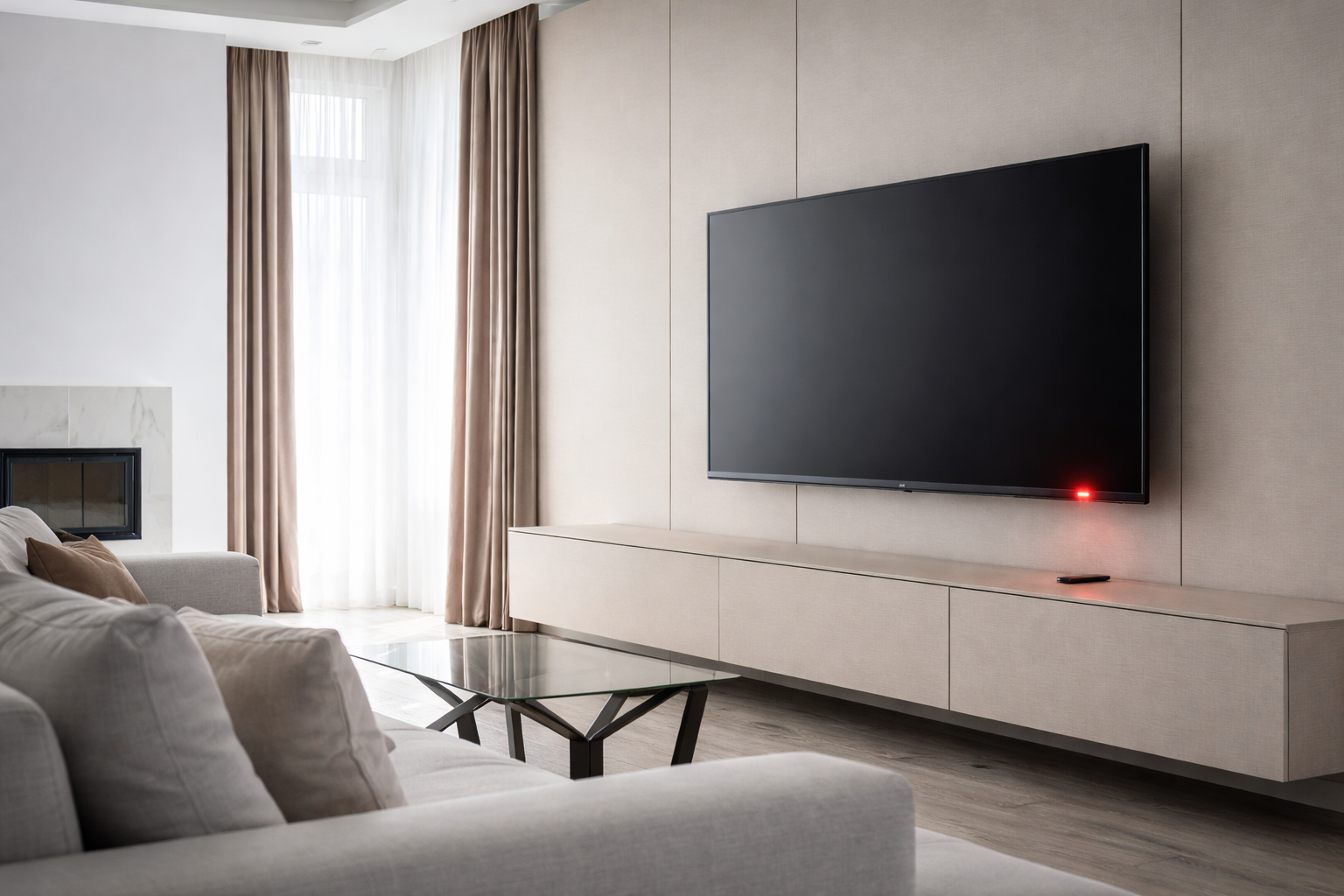 Televisión en standby con led rojo en un salón moderno, ejemplo de consumo eléctrico fantasma en el hogar y eficiencia energética.
